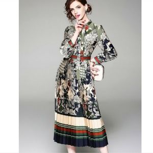 Long-sleeved Floral Midi-dress with Pretty neck tie